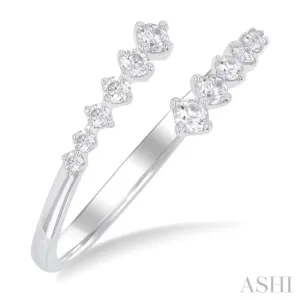 1/4 ctw Open Bypass Center Graduated Round Cut Diamond Fashion Ring in 14K White Gold