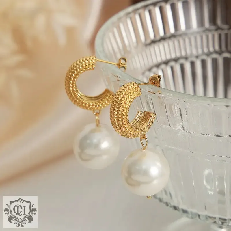 Elegant 18K Gold Pearl Earrings