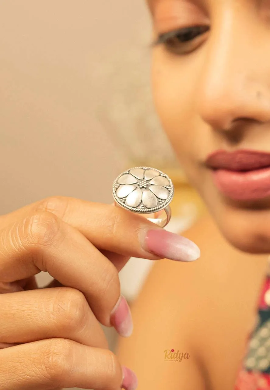 Floral Embossed Casual Ring