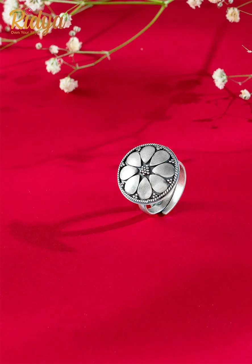 Floral Embossed Casual Ring