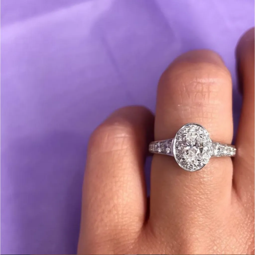 HAZEL | Oval Halo Diamond Set in 18ct White Gold 1.00ct