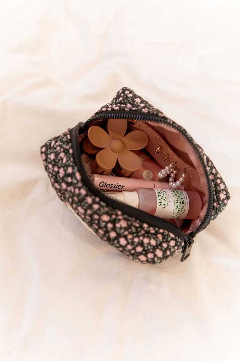 Quilted cosmetic case Black Floral